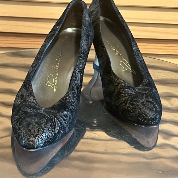 THOMAS WALLACE PUMPS - Picture 1 of 3